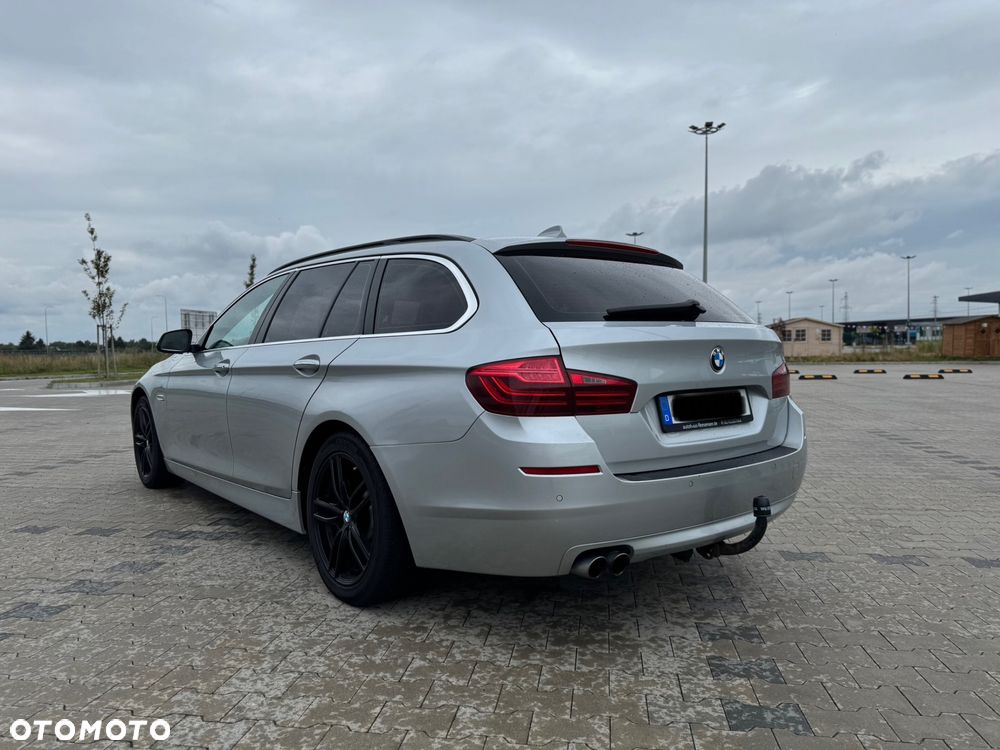 BMW Seria 5 525d Sport-Aut Luxury Line - 9