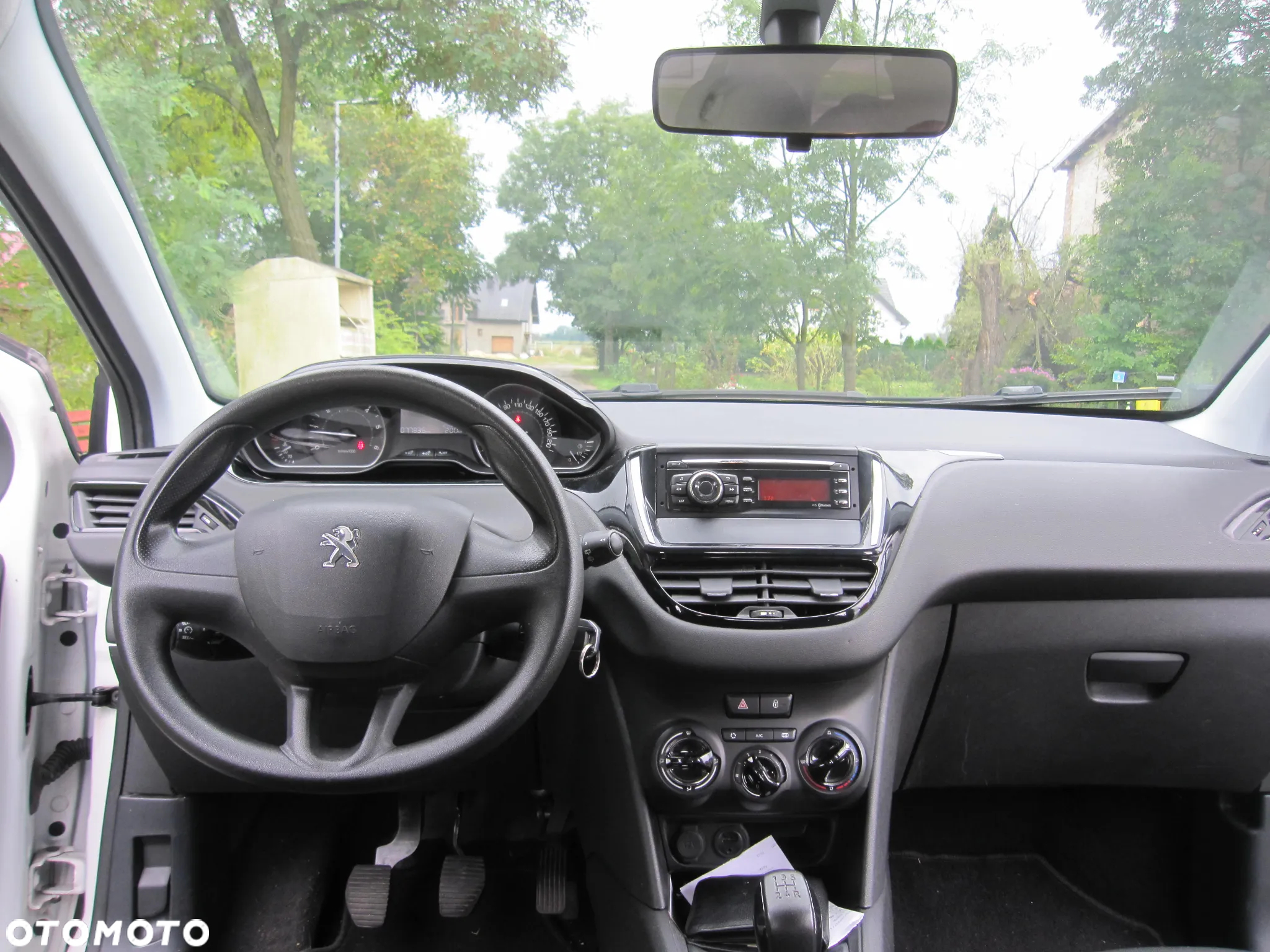 Peugeot 208 1.6 BlueHDi Allure S&S - 5