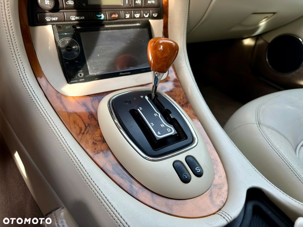Jaguar XJ Sovereign 4.0 - 22