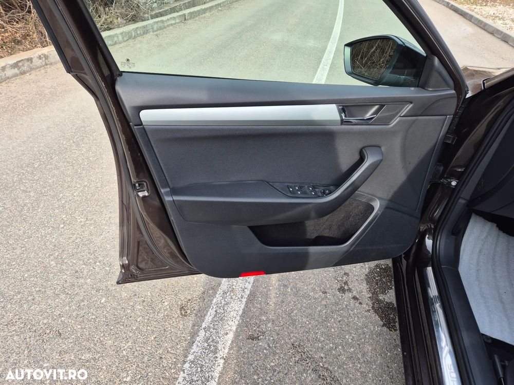 Skoda Superb 1.6 TDI DSG Style - 16