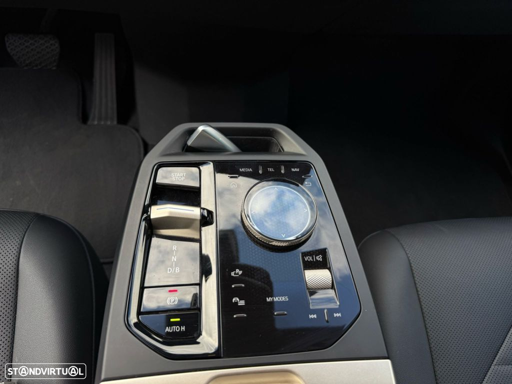 BMW iX xDrive 40 Pack Desportivo - 11