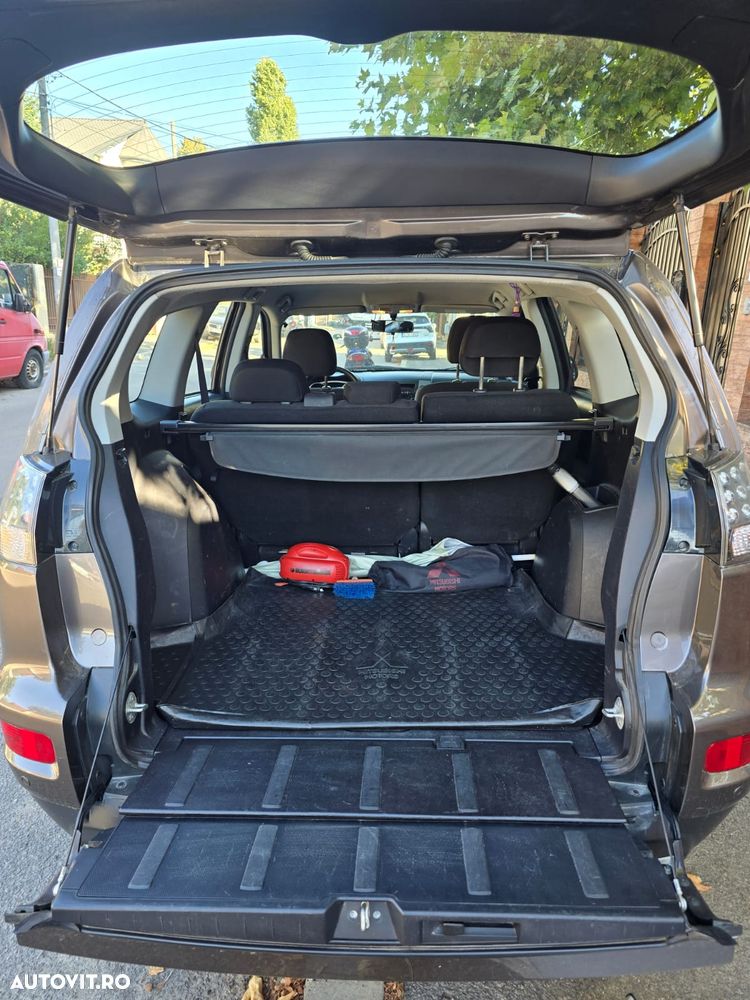 Mitsubishi Outlander - 9