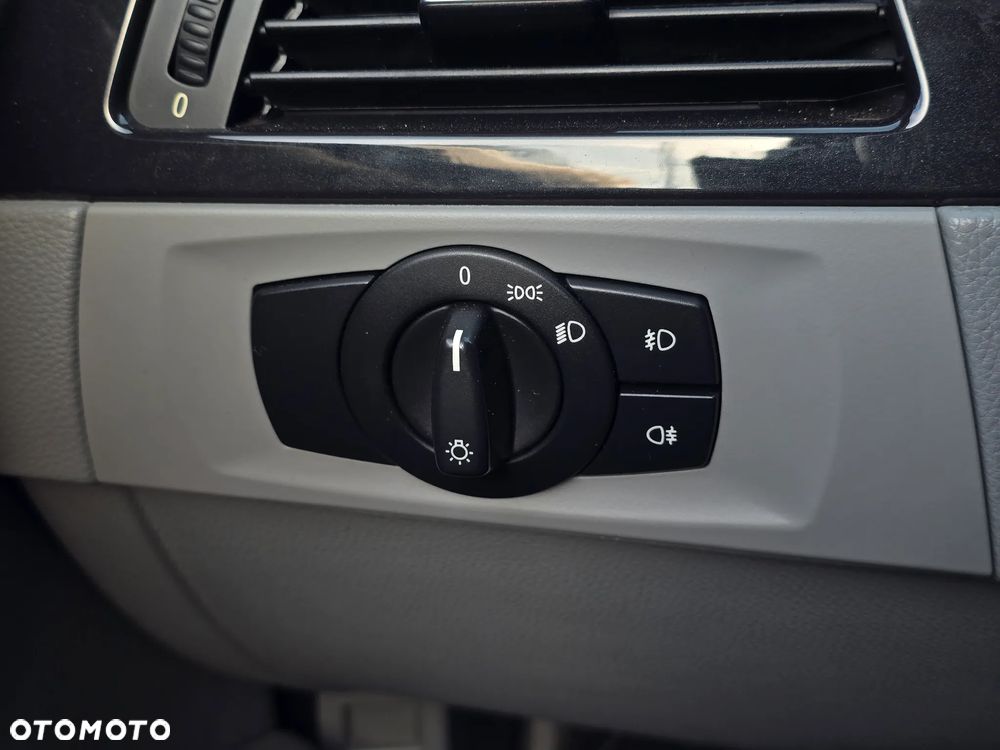 BMW Seria 3 330i M Sport Edition - 34