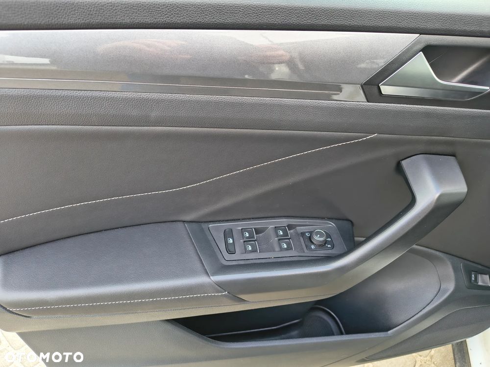 Volkswagen T-Roc 1.5 TSI Style - 32