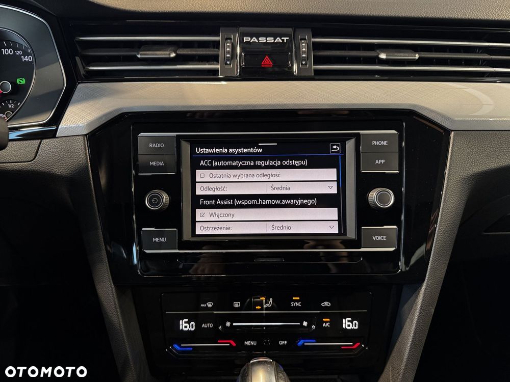 Volkswagen Passat - 29