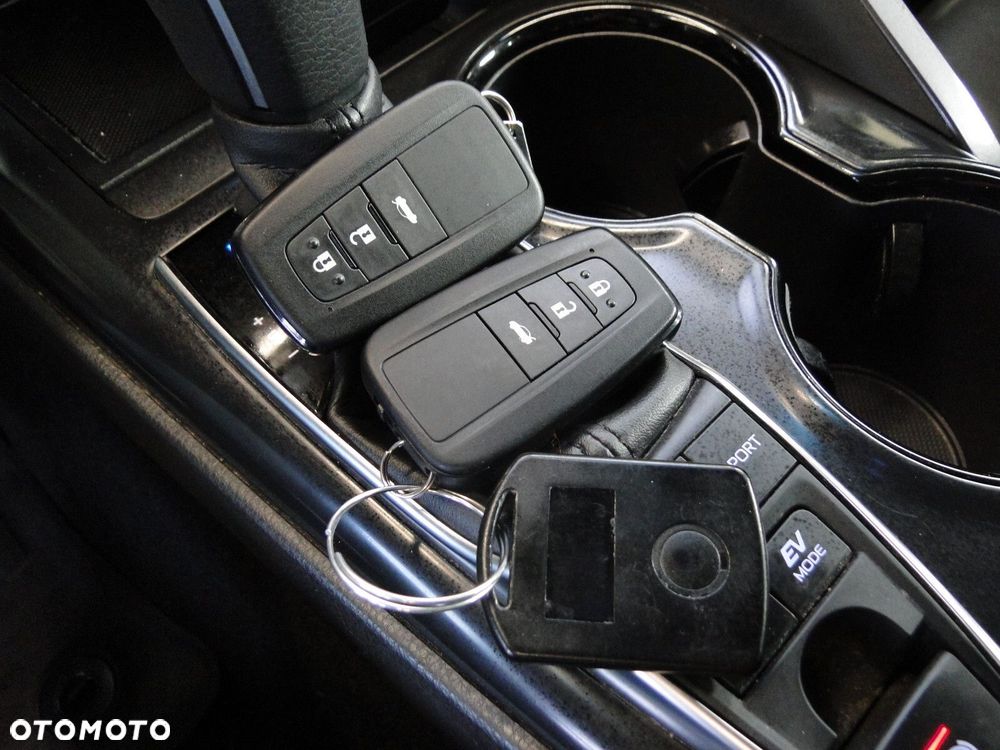 Toyota Camry - 33