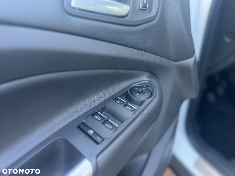 Ford Kuga 2.0 TDCi 2x4 Titanium - 23