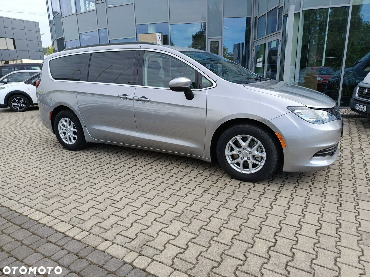 Chrysler Pacifica - 8