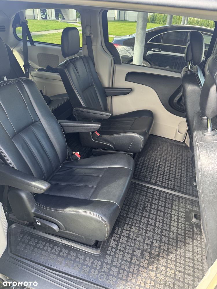 Chrysler Town & Country 3.6 Limited - 27