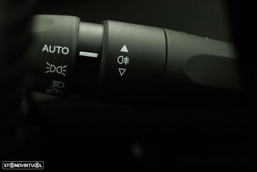 Peugeot 2008 1.2 PureTech Allure - 17