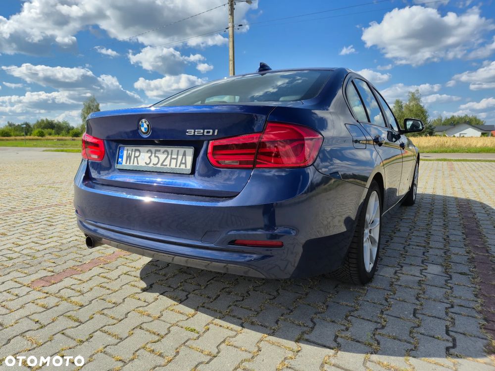 BMW Seria 3 320i - 8
