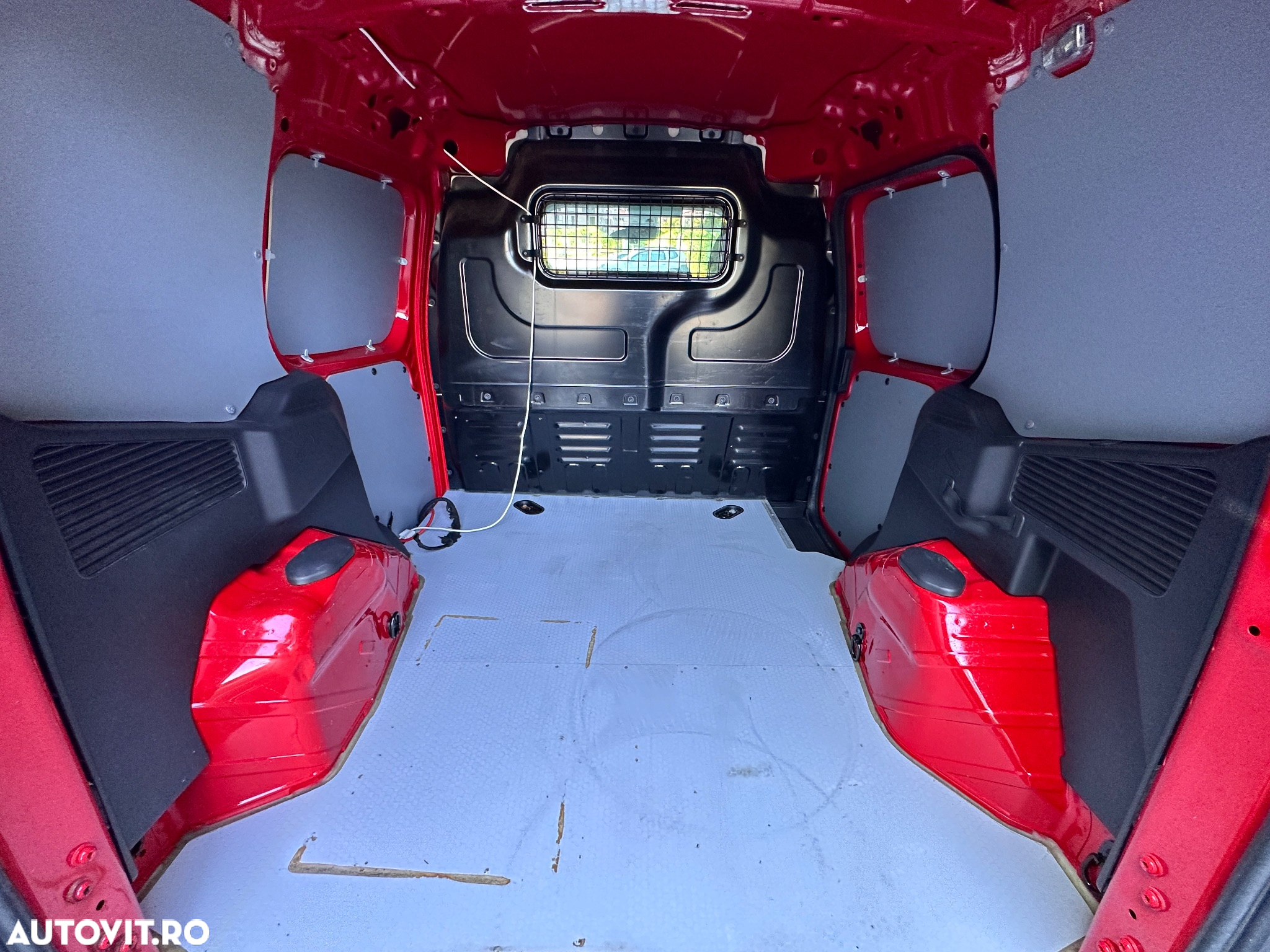 Ford Transit Courier - 8