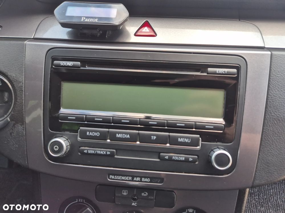 Volkswagen Passat - 25
