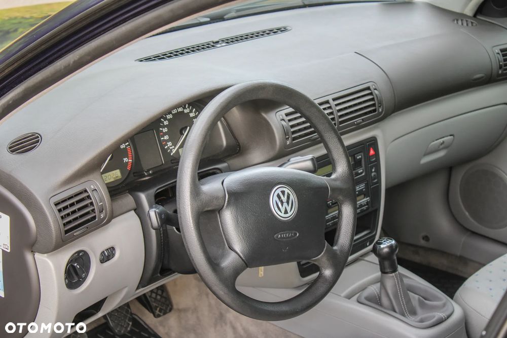 Volkswagen Passat 1.8T - 12