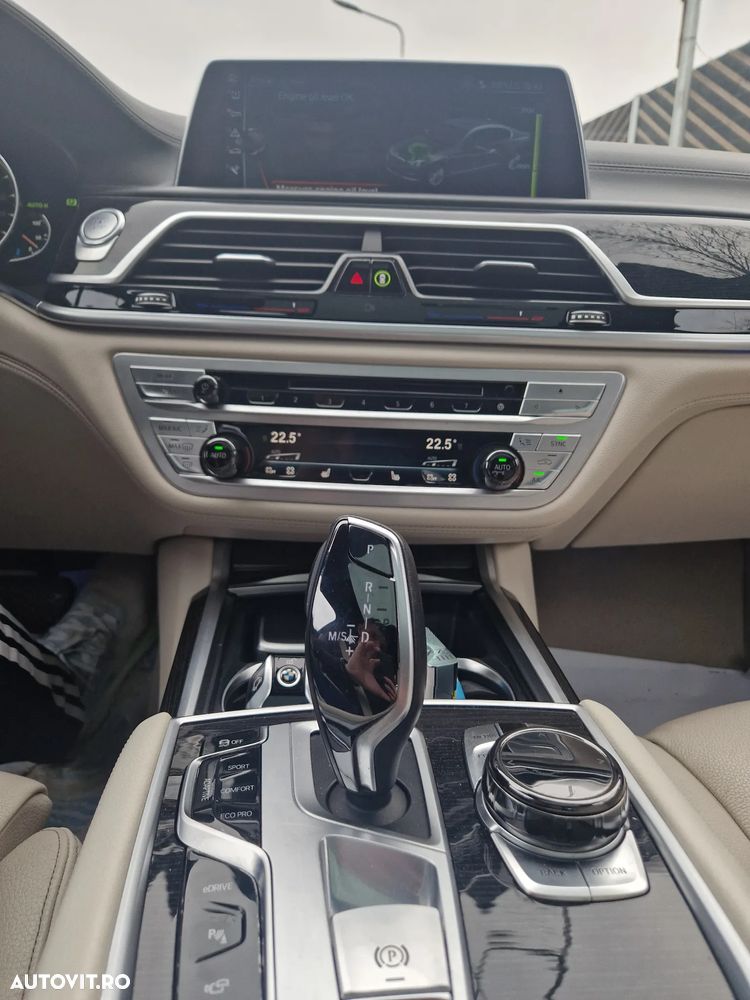 BMW Seria 7 740e iPerformance - 19