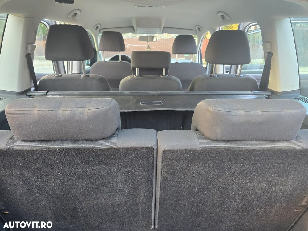Volkswagen Touran - 11