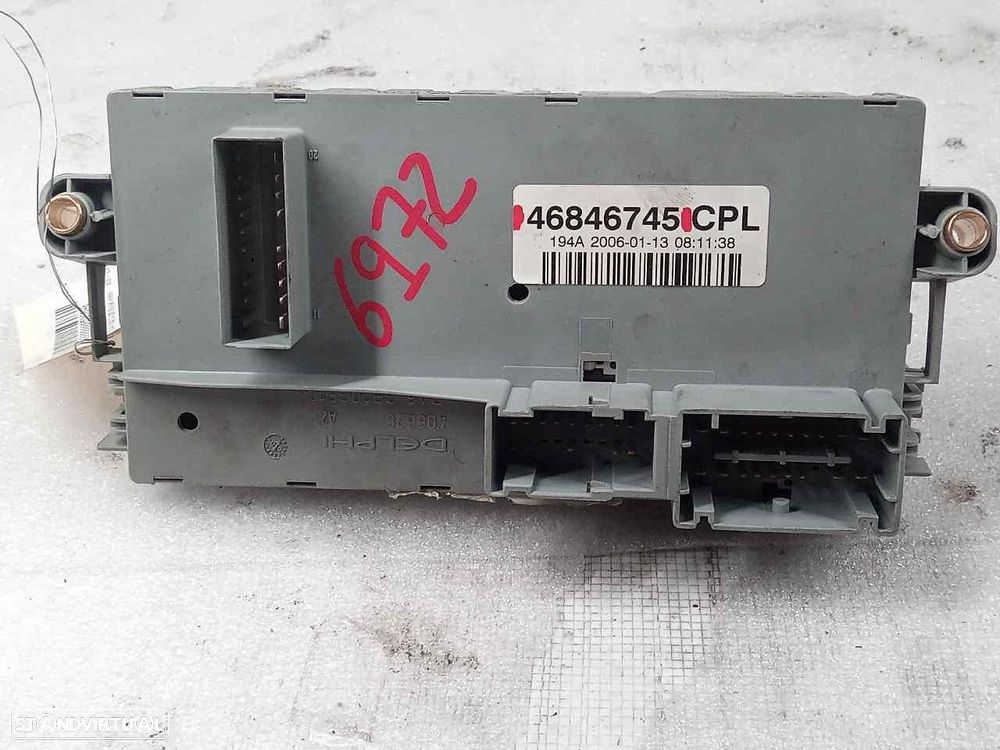 CAIXA DE RELES FUSÍVEIS FIAT CROMA 194 - 1