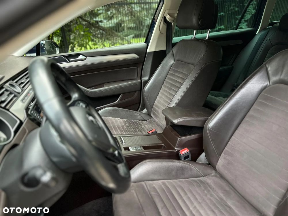 Volkswagen Passat 2.0 TDI SCR Highline - 27