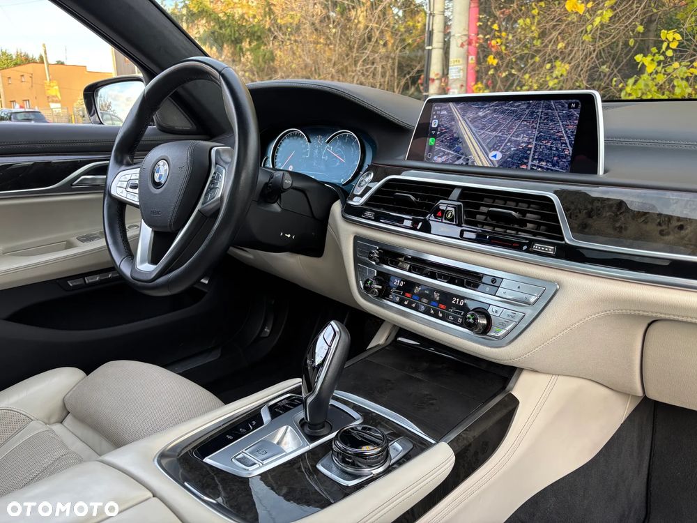 BMW Seria 7 750Li xDrive - 35