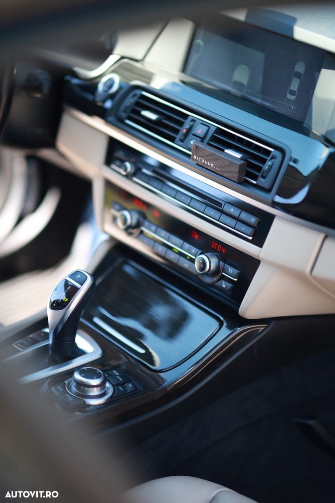 BMW Seria 5 525d xDrive - 27