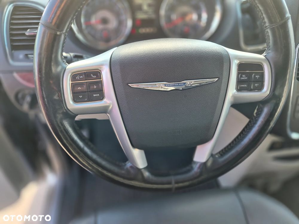 Chrysler Town & Country 3.6 Limited - 16