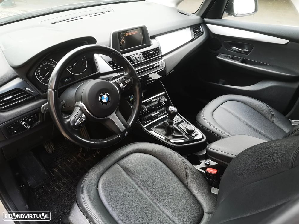 BMW 218 Active Tourer d Luxury Line - 7
