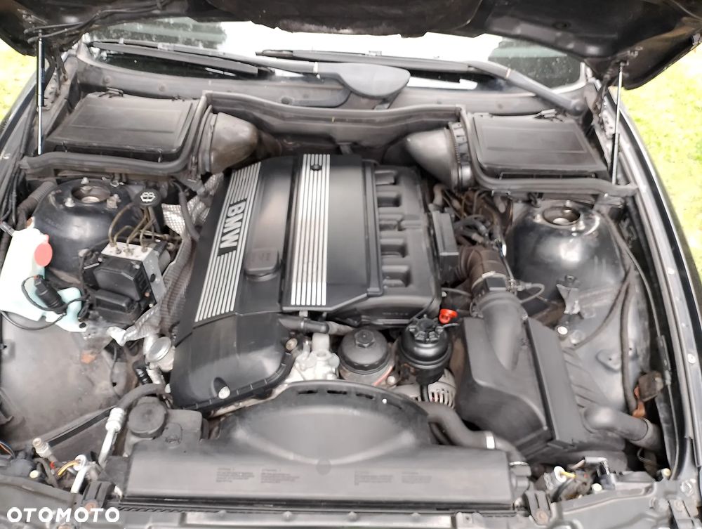 BMW Seria 5 520i - 28