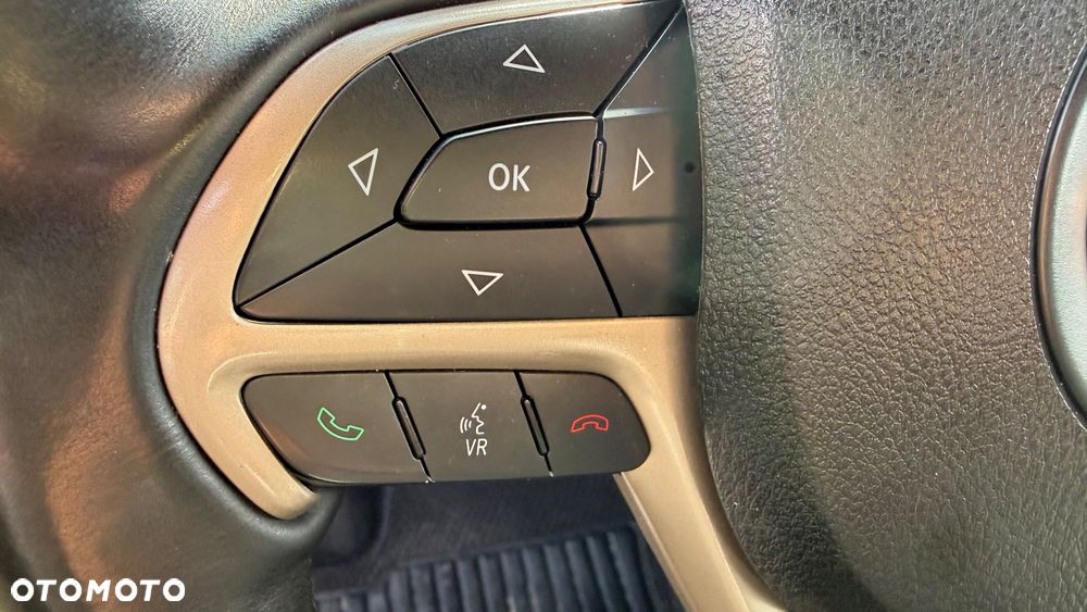 Jeep Grand Cherokee - 24