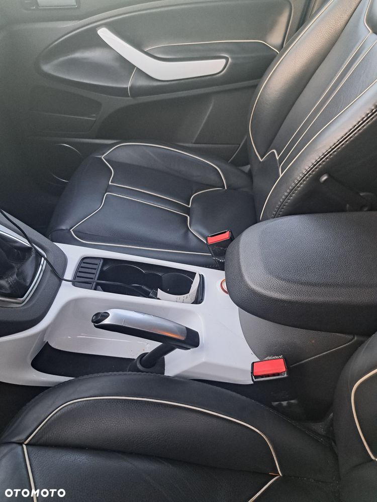 Ford Kuga - 3