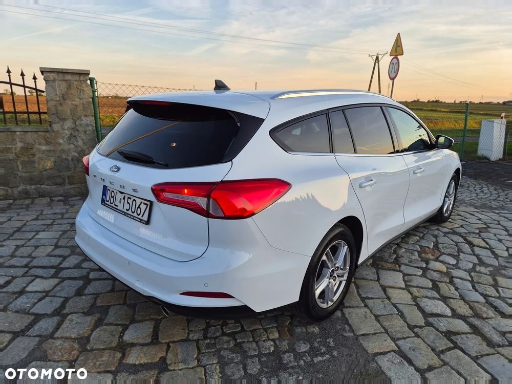 Ford Focus 1.0 EcoBoost Titanium - 4