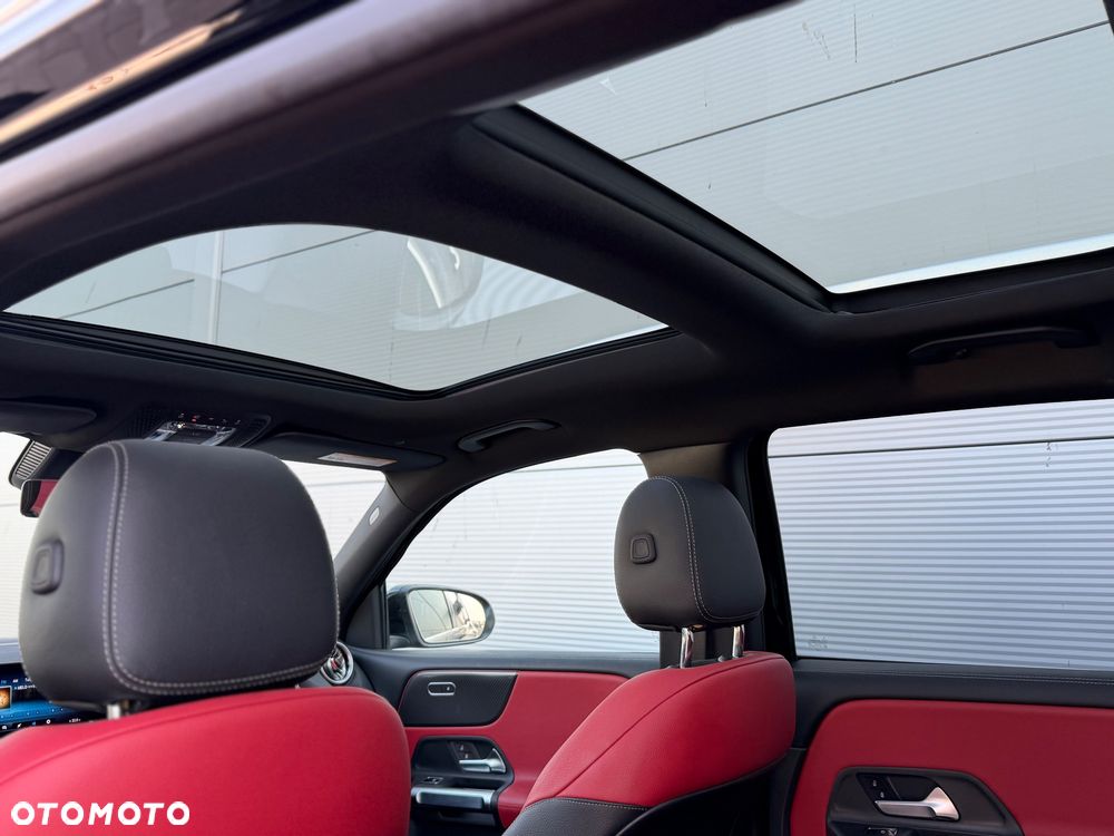 Mercedes-Benz GLB - 11