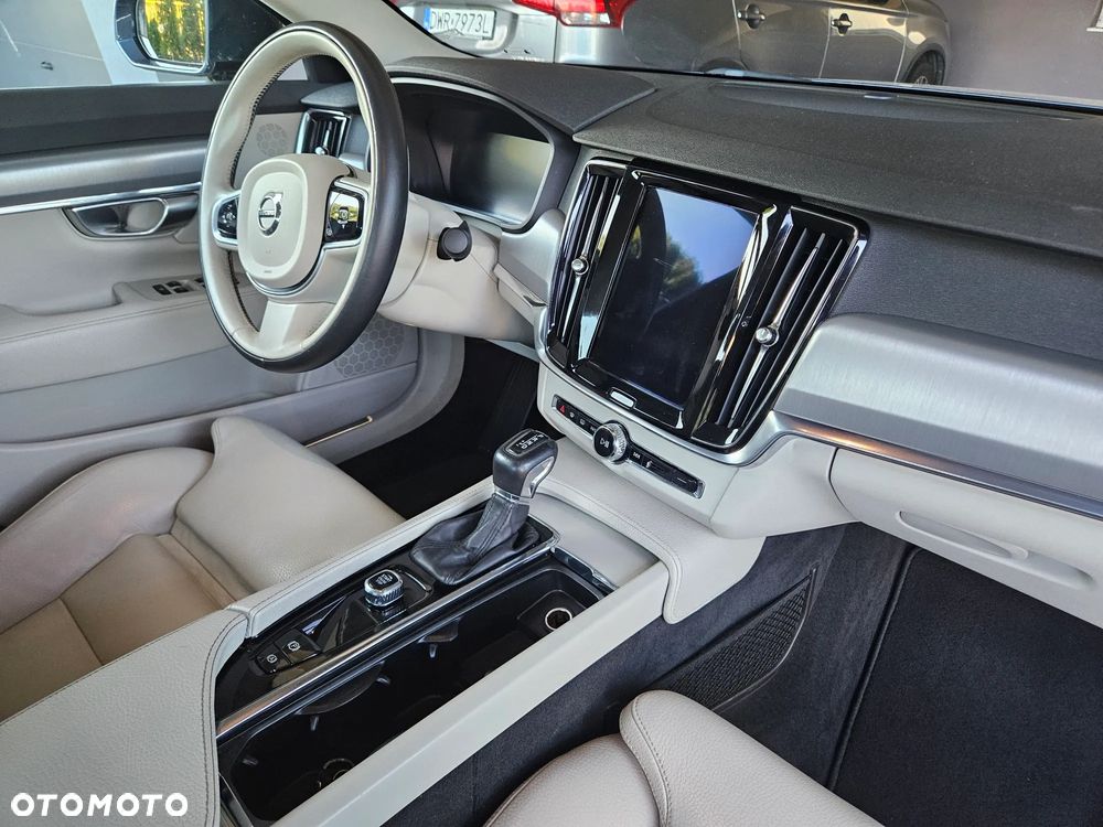 Volvo S90 D3 SCR Momentum Pro - 23