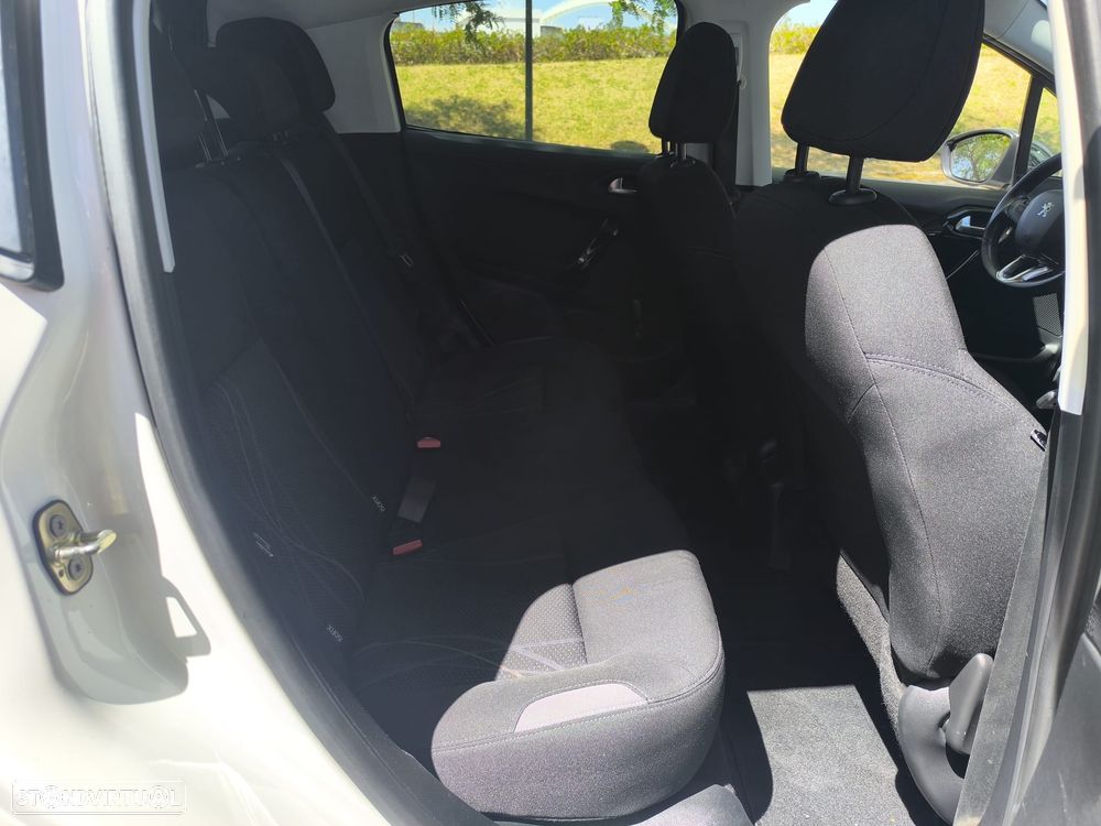Peugeot 208 1.6 BlueHDi Style - 14