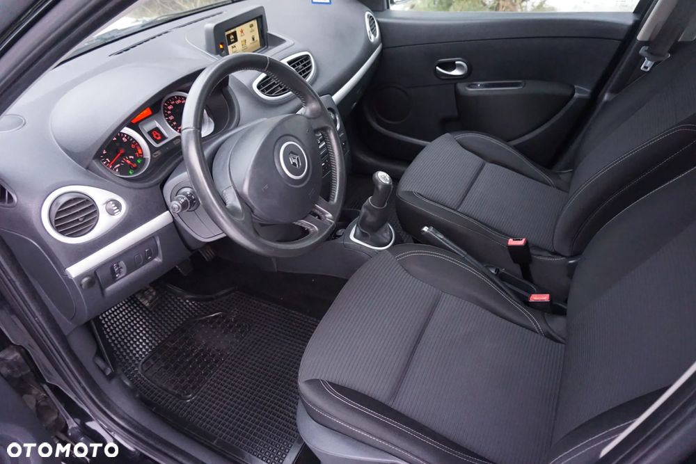 Renault Clio 1.2 16V 75 Expression - 13