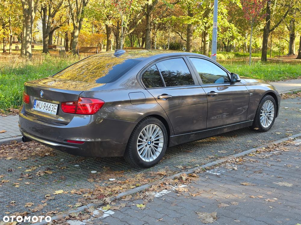 BMW 320I 2012 photo 2