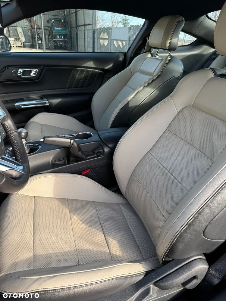 Ford Mustang 5.0 V8 GT - 10