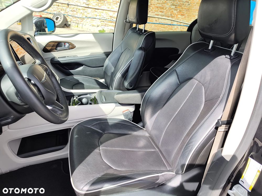 Chrysler Pacifica - 17