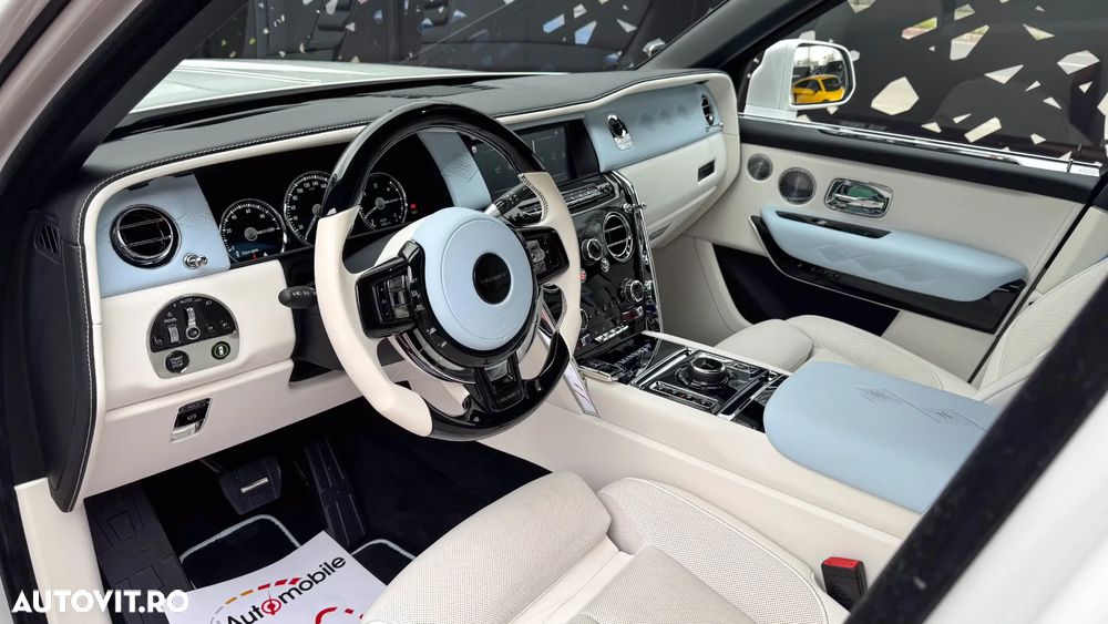 Rolls-Royce Cullinan Standard - 24