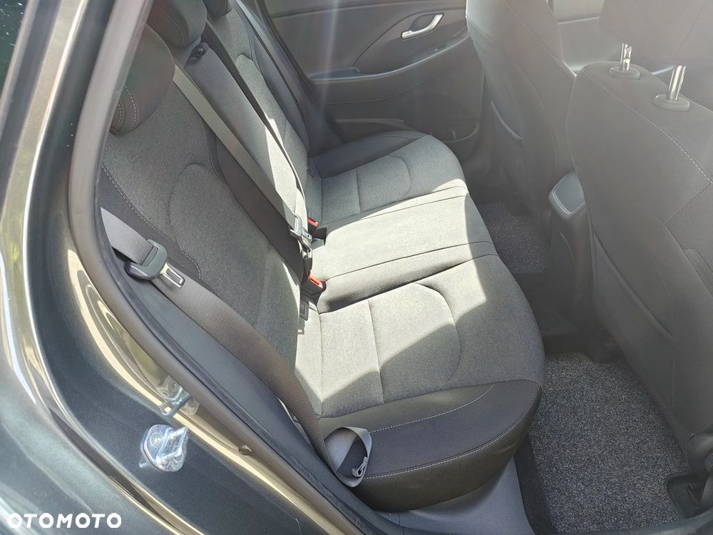 Hyundai i30 1.6 D Comfort DCT - 16