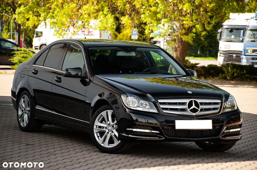 Mercedes-Benz Klasa C 180 T BlueEFFICIENCY Avantgarde - 2