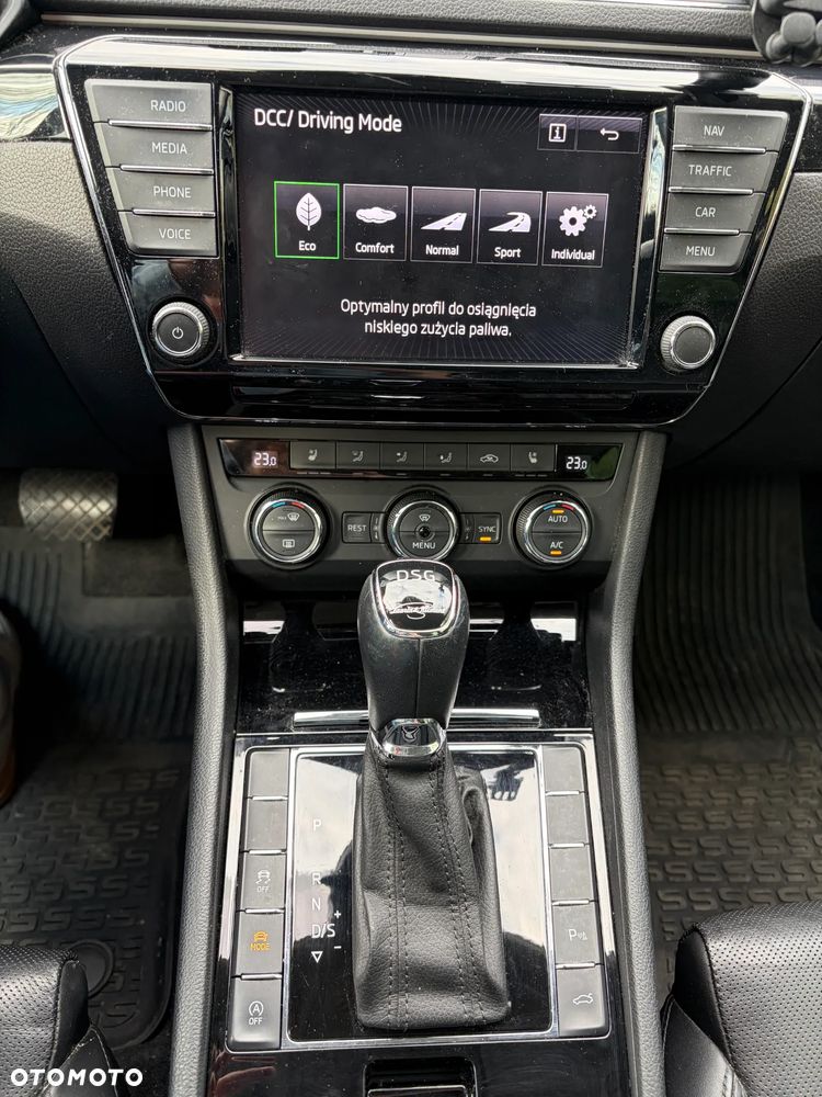 Skoda Superb 2.0 TSI L&K DSG - 18