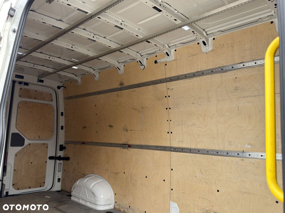 Volkswagen CRAFTER L4H3 - 12