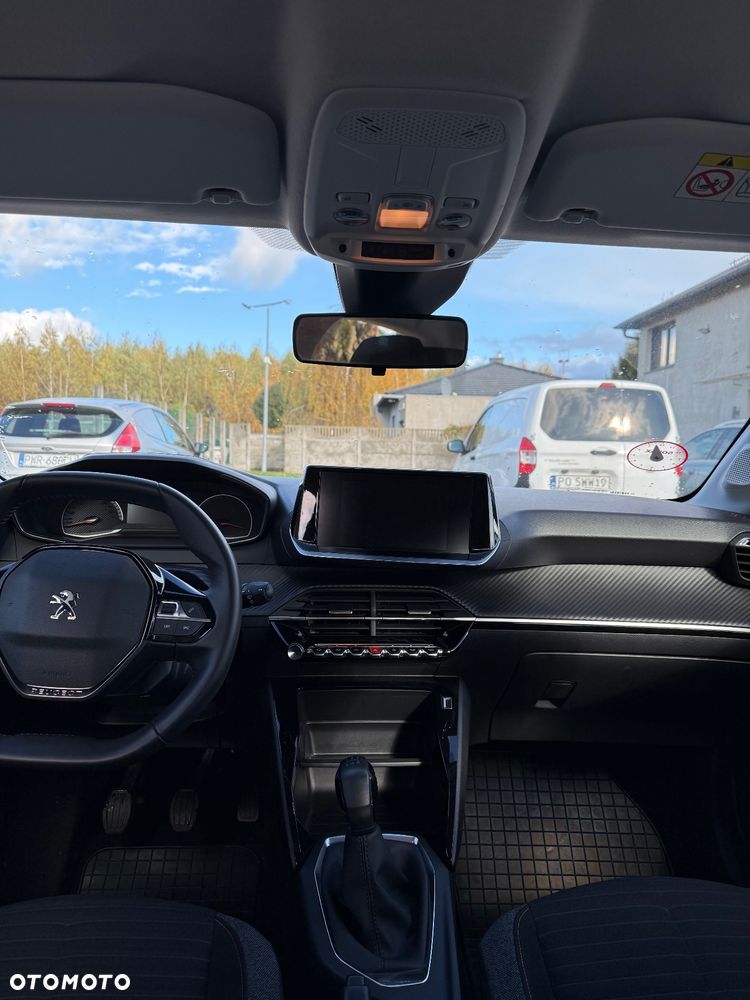 Peugeot 208 - 13