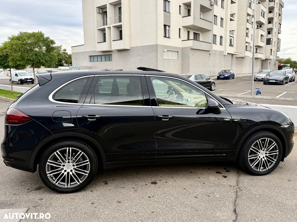 Porsche Cayenne 3.0 L V6 - 6