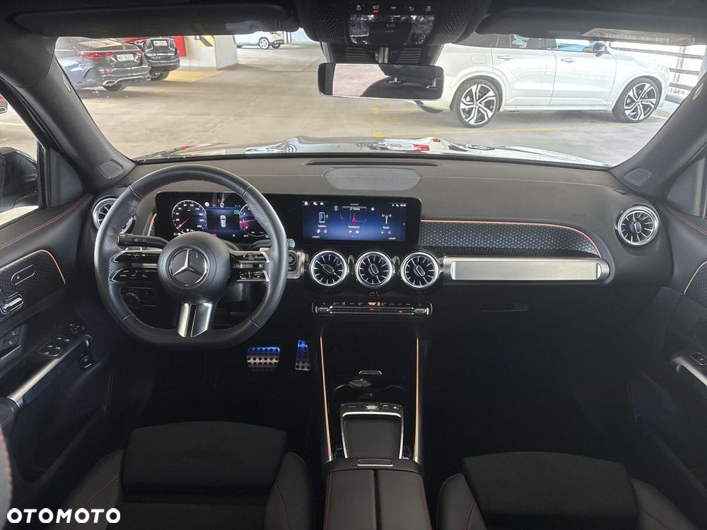 Mercedes-Benz GLB - 14