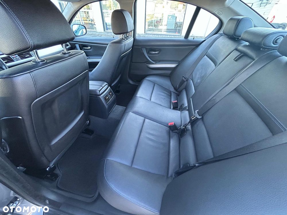 BMW Seria 3 318i - 14