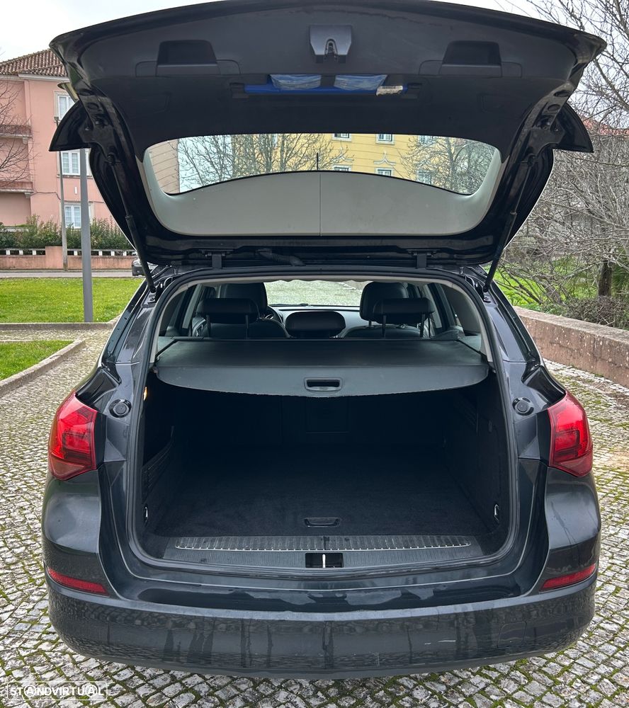 Opel Astra Sports Tourer - 23