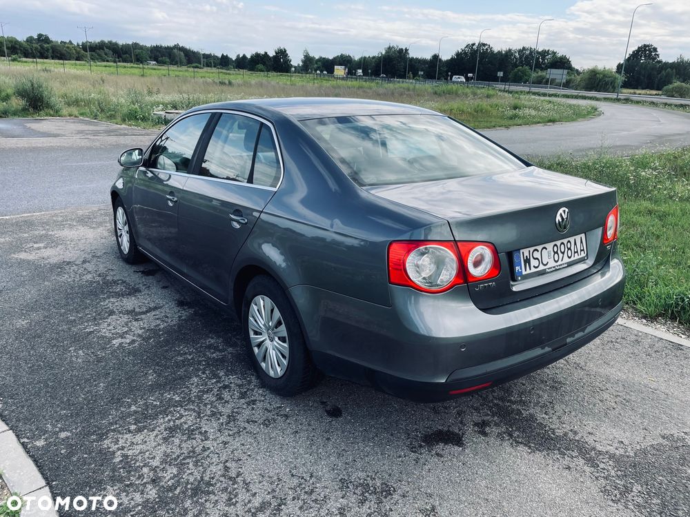 Volkswagen Jetta - 4