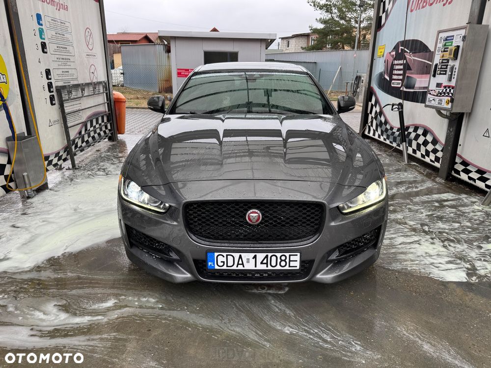 Jaguar XE - 3