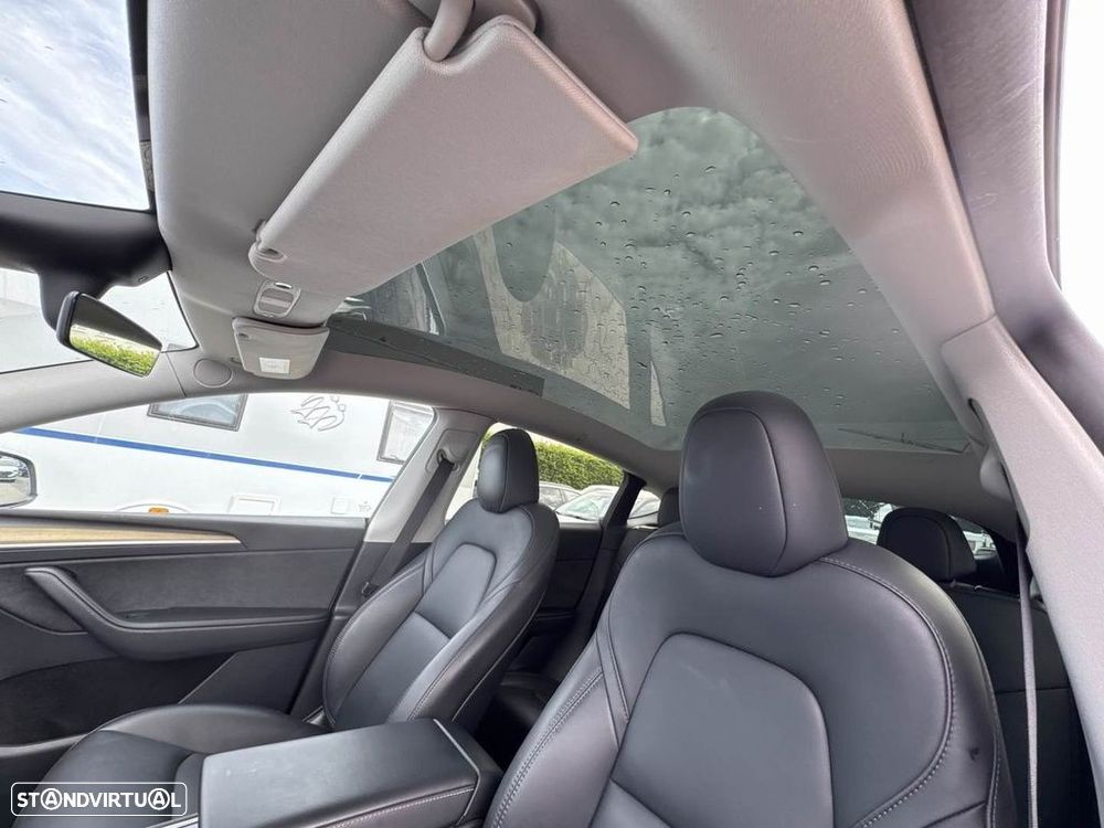 Tesla Model Y Long Range Dual Motor AWD - 8
